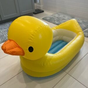 Munchkin Inflatable Duck Bathtub
